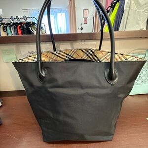 Chic Burberry Black Tote with Plaid Linings